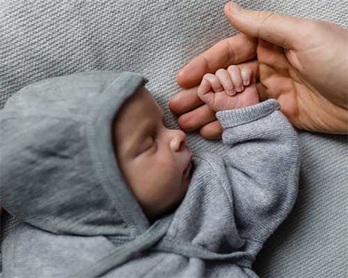 供卵试管联系：促排卵和取精子同时进行，促排卵和取精子时间规定